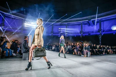 Look 16